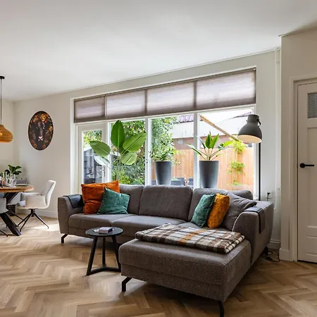 Holiday home Dorpskaemer Warmenhuizen