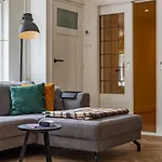 Holiday home Dorpskaemer Warmenhuizen