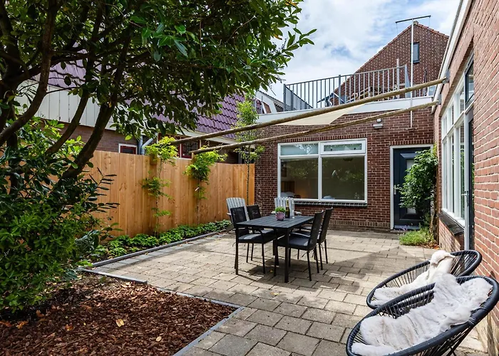 Dorpskaemer Feriehus Warmenhuizen